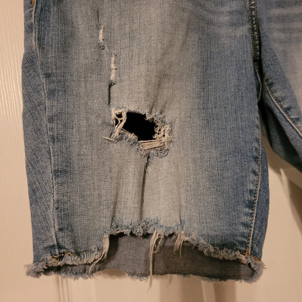 Torrid denim shorts size 14 Distressed